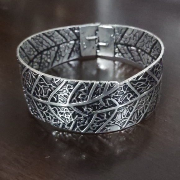 Women's Vintage Silver-Tone Leaf Cuff Bracelet - Picture 1 of 6